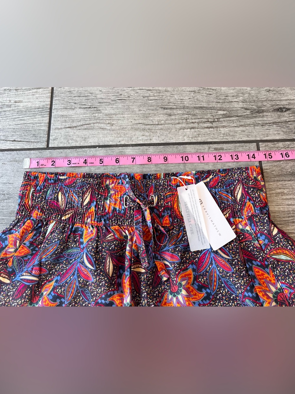 Travis Mathew NWT Women's Savanna Short Size Medium Flowy Floral Golf Beach Wear - Picture 8 of 11